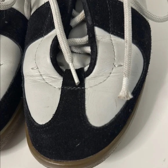 Gucci Black and Gray Athletic Shoes with Lace-Up Closure - Picture 6 of 7